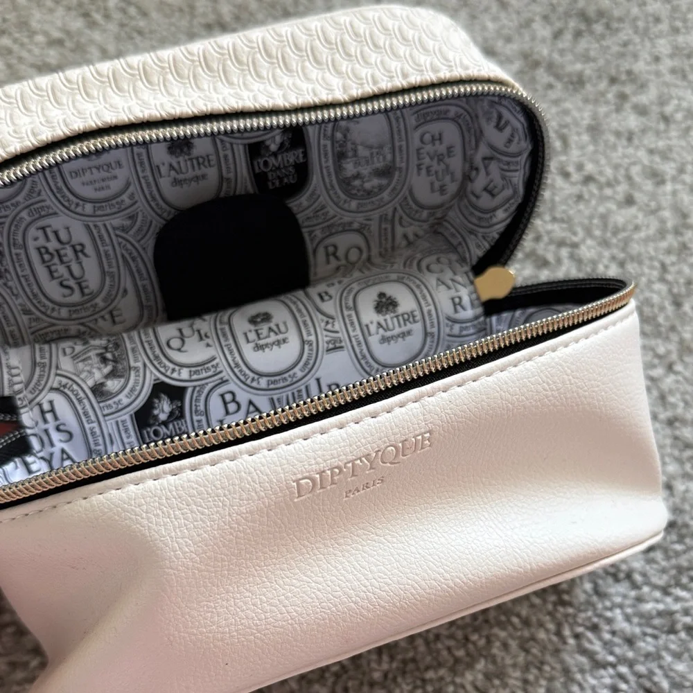 Brand new! Qatar x Diptyque Paris | travel amenity kit - Picture 2 of 4